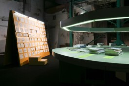 Ausstellungsarchitektur vom Logbook Munich geplant von frommemichal